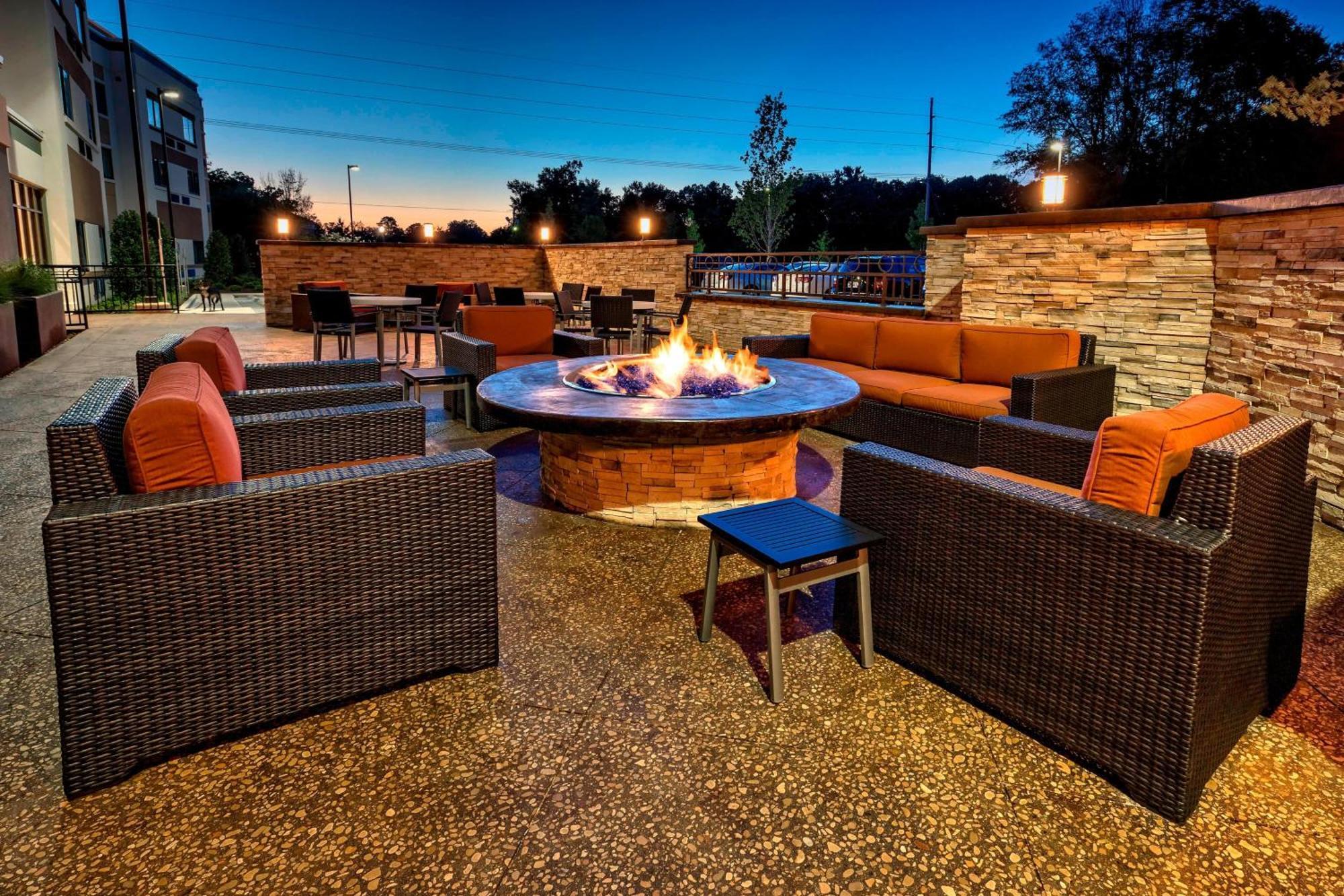 Courtyard By Marriott Oxford Hotell Exteriör bild